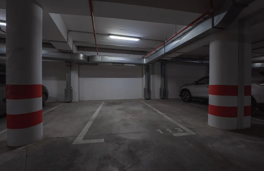 Sky & Sun Luxury Rooms With Private Parking In The Garage-1