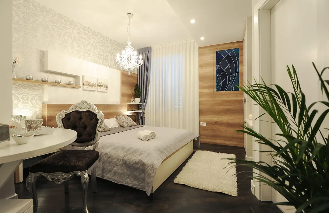 Silver & Gold Luxury Rooms-1
