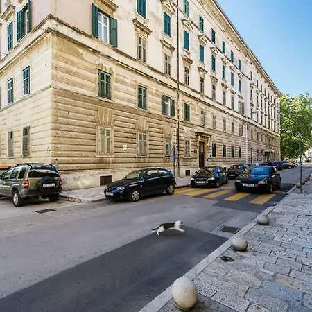 Riva Palace - Design Rooms-3